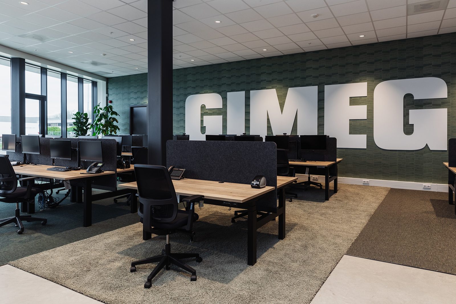 Ergonomische kantoortuin voor GIMEG — Nederland